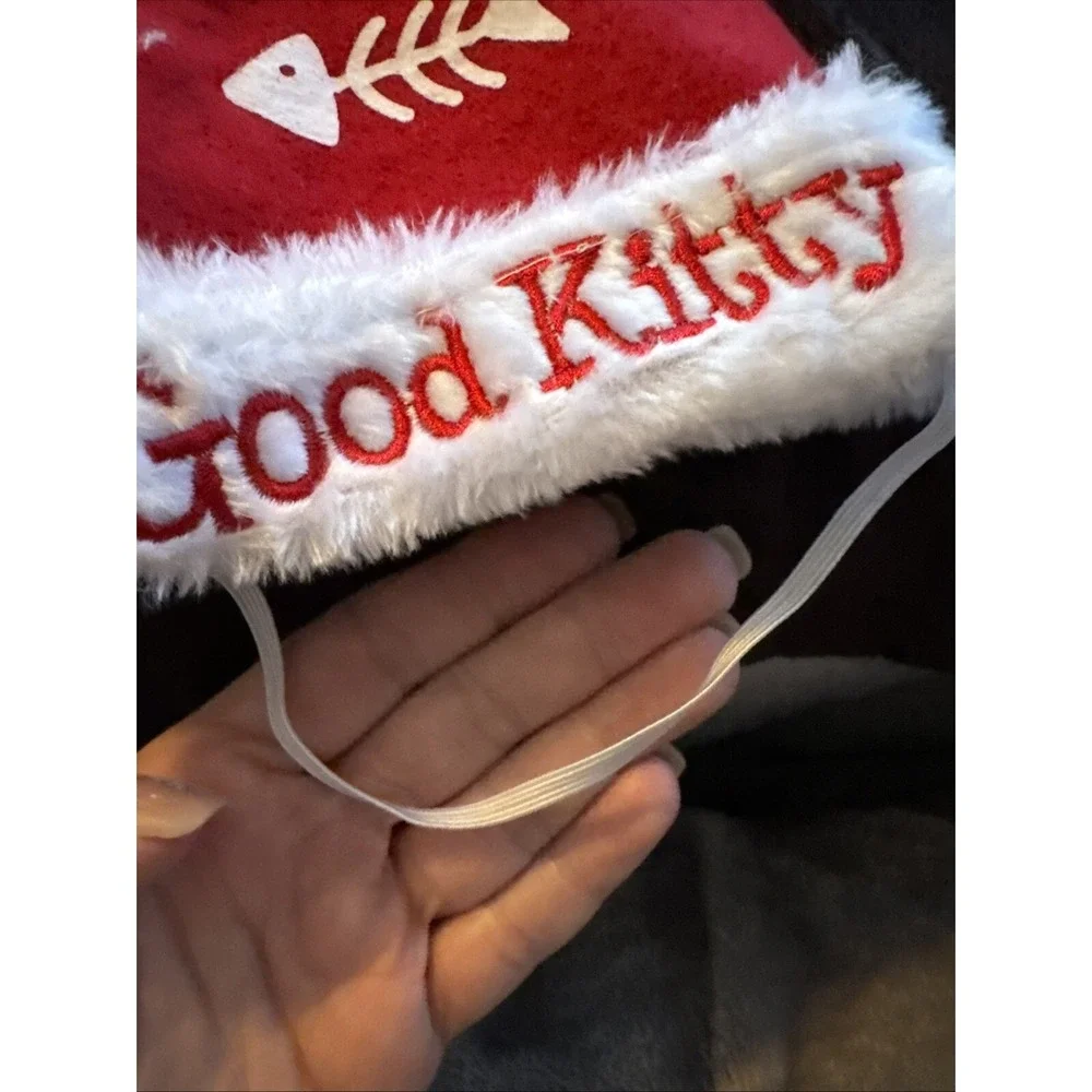 7 Christmas hats for cats‎